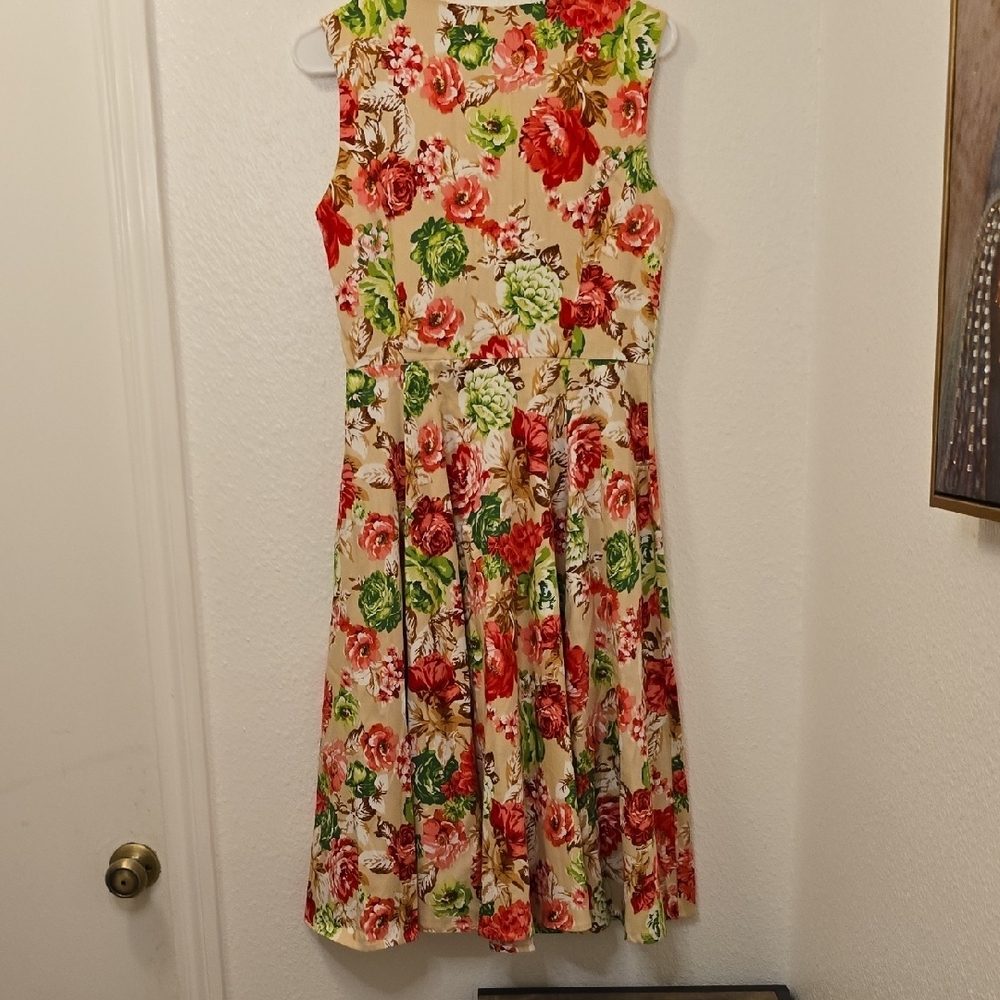 Hearts & Roses Floral Sleeveless Midi Dress in Beige with Red & Green Blooms - Picture 3 of 6